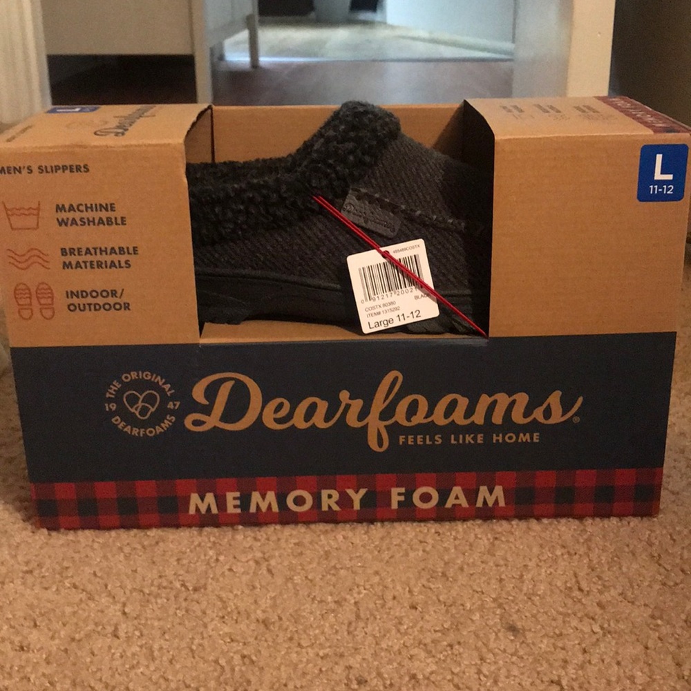 Dearfoams Men’s memory foam slippers